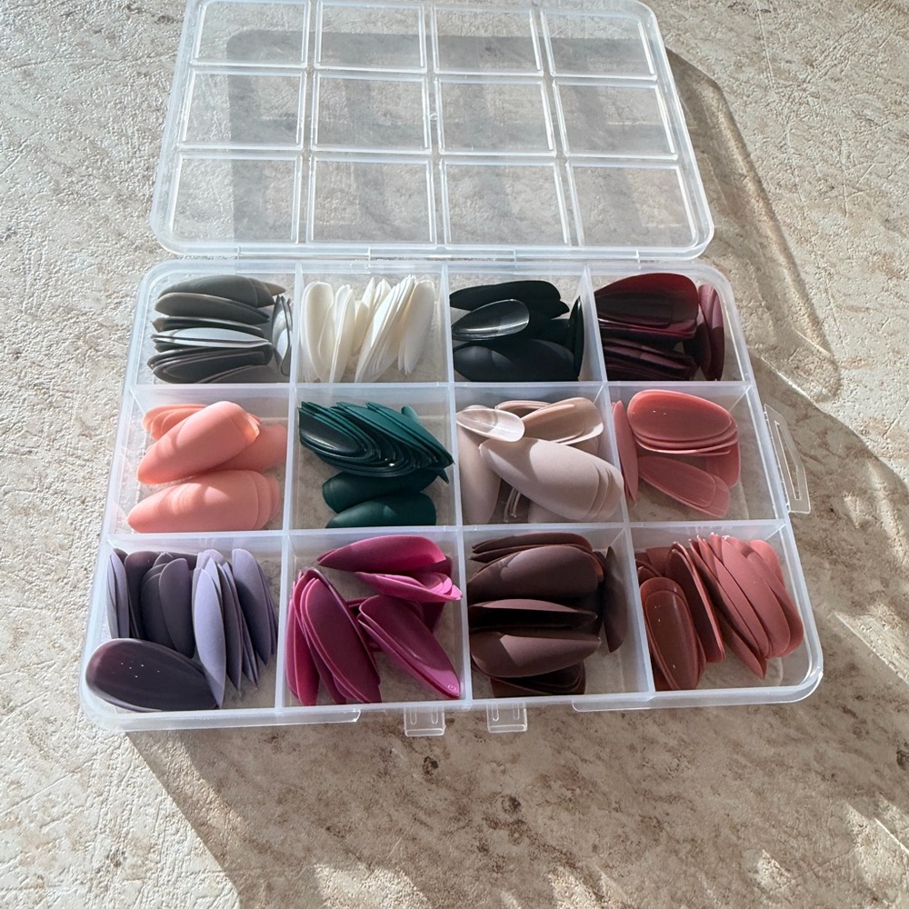 Multi-Color Matte Nails with Storage Box - Picture 2 of 5